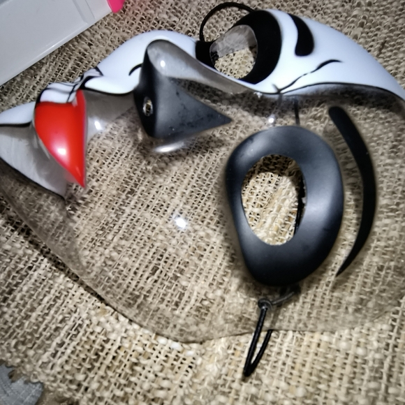 Women's Skeleton Face - Picture 4 of 5